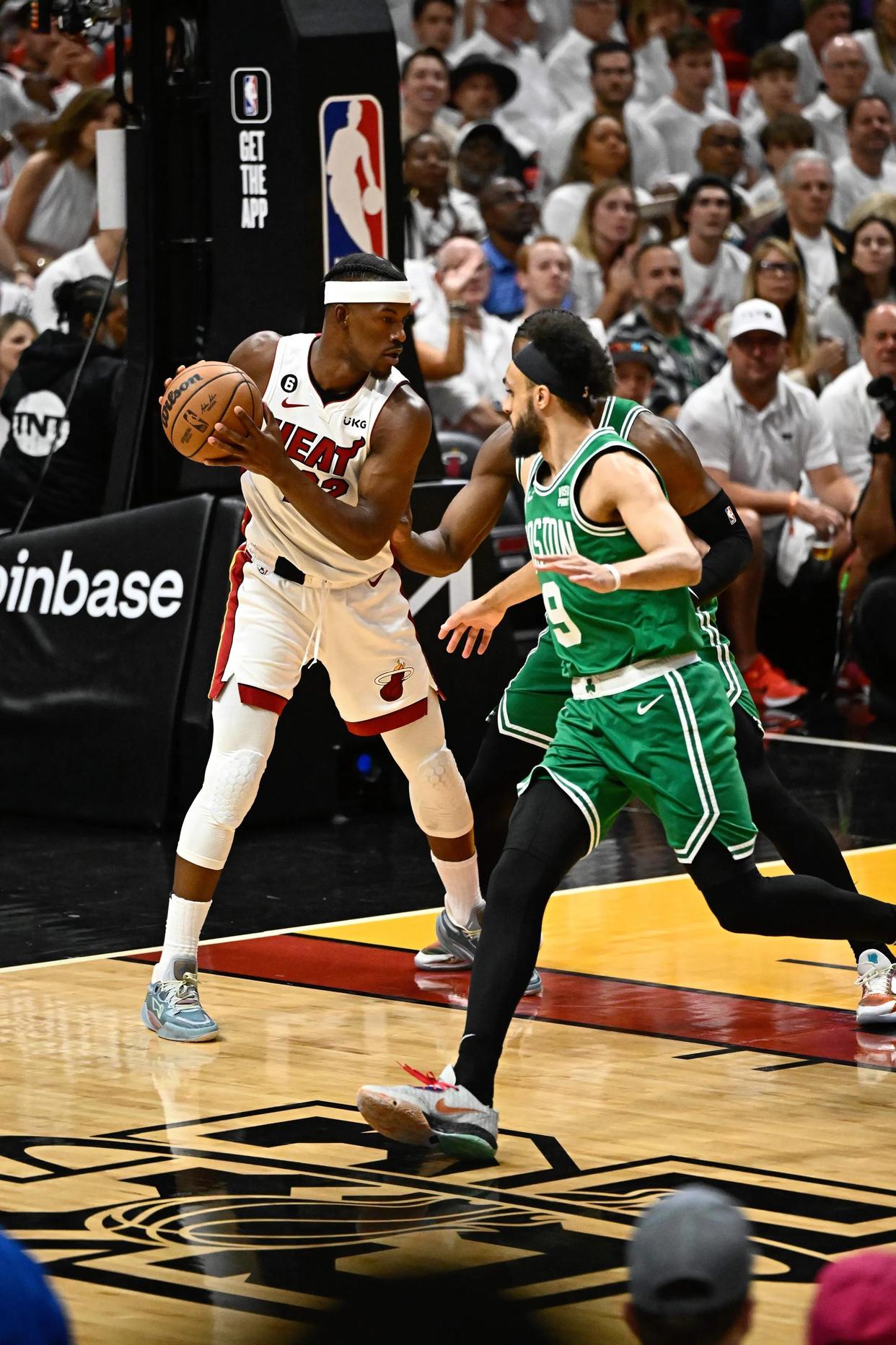 包含巴特勒连续十场比赛得分超过绝杀切尔西回应争议备战全明星赛，连对手都承认：里程碑夜犹他爵士遗憾出局的词条